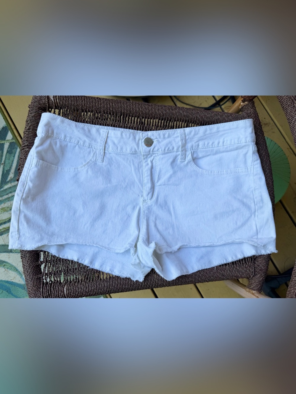 No Boundaries Low Rise White Denim Cutoff Shorts - Junior's Size 15 (Like New)